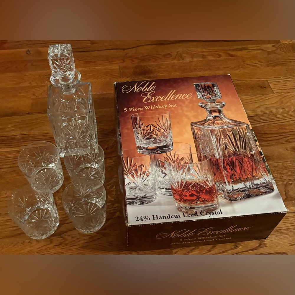 Noble Excellence Heavy Glass Whiskey Decanter Set w Stopper & 4 Tumblers